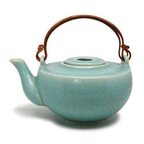 Halfmoon teapot with bronze handles - 0032